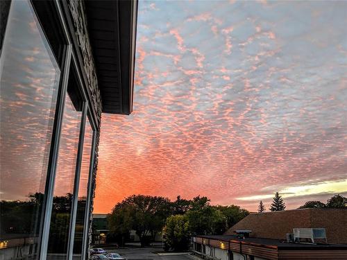 8 651 Kingsbury Avenue, Winnipeg, MB - Outdoor With View