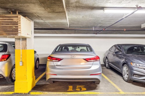 Garage - 307-355 Rue Hurteau, Dollard-Des-Ormeaux, QC - Indoor Photo Showing Garage