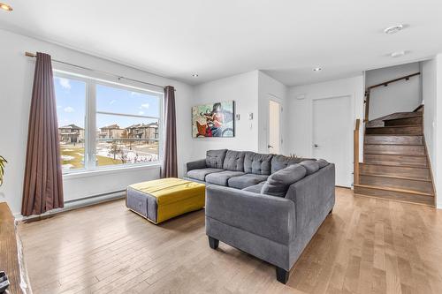 Salon - 343 Rue Schubert, Saint-Jean-Sur-Richelieu, QC - Indoor Photo Showing Living Room