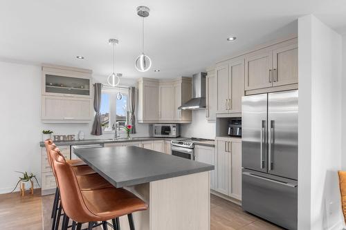 Cuisine - 343 Rue Schubert, Saint-Jean-Sur-Richelieu, QC - Indoor Photo Showing Kitchen With Upgraded Kitchen