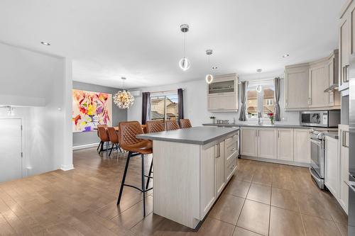 Cuisine - 343 Rue Schubert, Saint-Jean-Sur-Richelieu, QC - Indoor Photo Showing Kitchen With Upgraded Kitchen