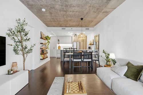 Salon - 904-5905 Boul. Du Quartier, Brossard, QC - Indoor Photo Showing Living Room