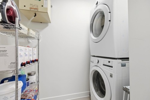 Salle de lavage - 904-5905 Boul. Du Quartier, Brossard, QC - Indoor Photo Showing Laundry Room