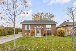 206 Rue Samson  Québec (Les Rivières), QC G1M 3C9