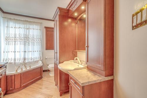 Bathroom - 605 Rue Kléber, Laval (Duvernay), QC - Indoor Photo Showing Bathroom