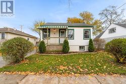 8 DOVER ROAD  Welland (Lincoln/Crowland), ON L3B 2T8