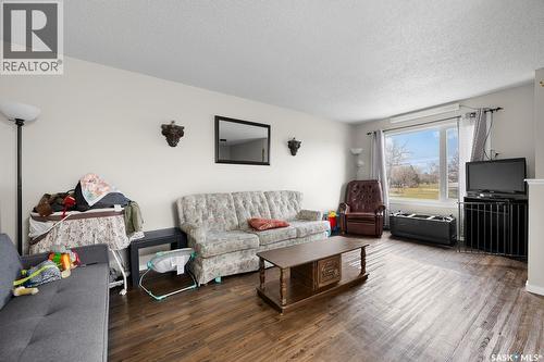 1010 Reynolds Street, Regina, SK - Indoor Photo Showing Living Room
