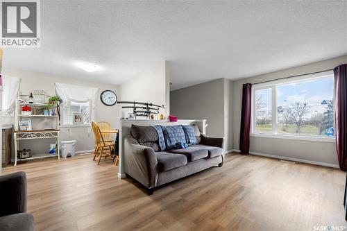 1010 Reynolds Street, Regina, SK - Indoor Photo Showing Living Room