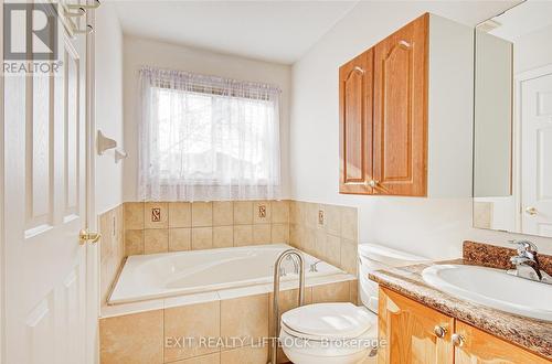 569 Garbutt Terrace, Peterborough (Northcrest Ward 5), ON - Indoor Photo Showing Bathroom