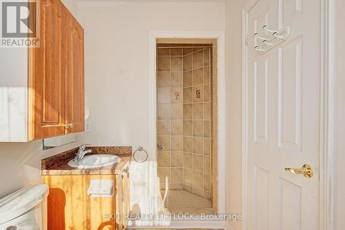 569 Garbutt Terrace, Peterborough (Northcrest Ward 5), ON - Indoor Photo Showing Bathroom