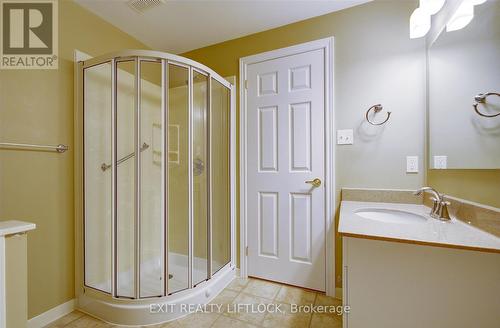 569 Garbutt Terrace, Peterborough (Northcrest Ward 5), ON - Indoor Photo Showing Bathroom