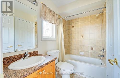 569 Garbutt Terrace, Peterborough (Northcrest Ward 5), ON - Indoor Photo Showing Bathroom