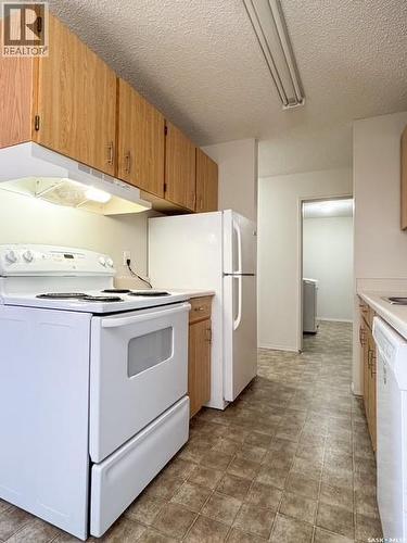 305 1110 9Th Avenue Ne, Swift Current, SK - Indoor Photo Showing Kitchen