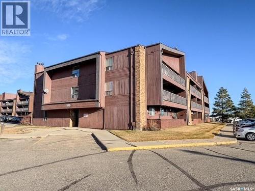305 1110 9Th Avenue Ne, Swift Current, SK - Outdoor With Balcony
