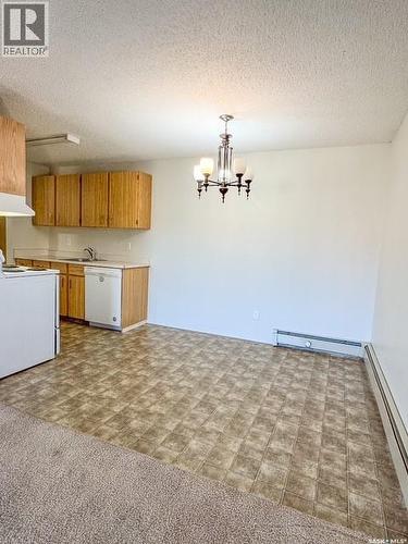 305 1110 9Th Avenue Ne, Swift Current, SK - Indoor Photo Showing Kitchen