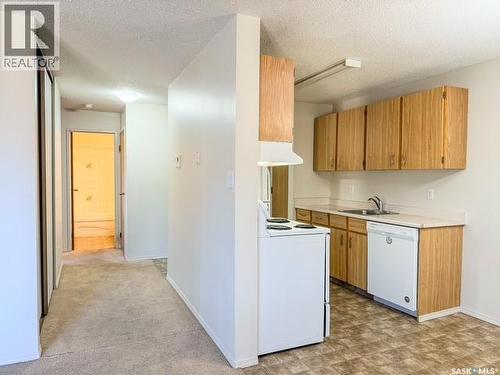 305 1110 9Th Avenue Ne, Swift Current, SK - Indoor Photo Showing Kitchen