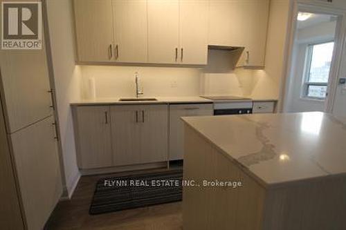 2001 - 36 Elm Drive W, Mississauga, ON - Indoor Photo Showing Kitchen