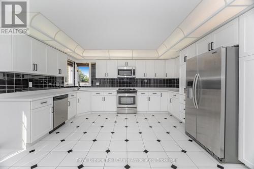 100 National Drive, Hamilton, ON - Indoor Photo Showing Kitchen With Upgraded Kitchen