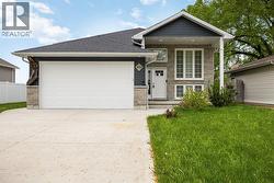 451 BROADWAY STREET  Port Lambton, ON N0P 2B0