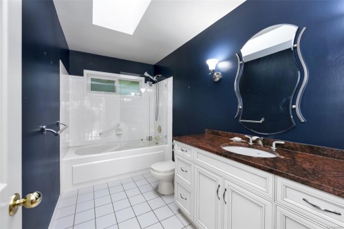 4335 Emily Carr Dr, Saanich, BC 