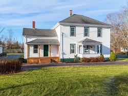 6 Hamilton Avenue  Brookfield, NS B0N 1C0