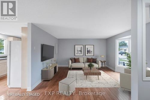 3 Comforts Cove, Innisfil, ON - Indoor Photo Showing Living Room