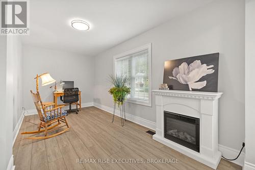 425 King Street W, Gananoque, ON - Indoor Photo Showing Living Room With Fireplace