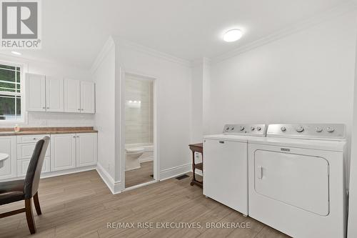 425 King Street W, Gananoque, ON - Indoor Photo Showing Laundry Room