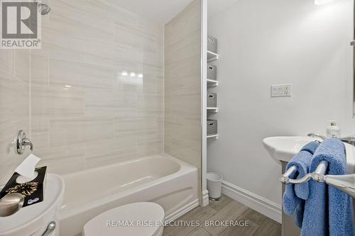 425 King Street W, Gananoque, ON - Indoor Photo Showing Bathroom