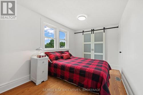 425 King Street W, Gananoque, ON - Indoor Photo Showing Bedroom