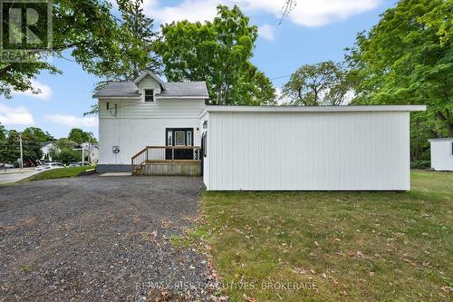 425 King Street W, Gananoque, ON - Outdoor
