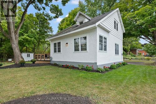 425 King Street W, Gananoque, ON - Outdoor