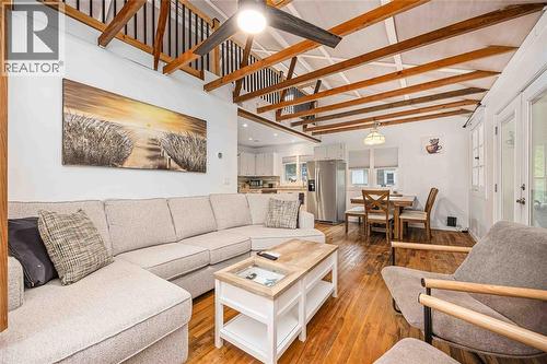 7790 Gallie Street, Plympton-Wyoming, ON - Indoor Photo Showing Living Room