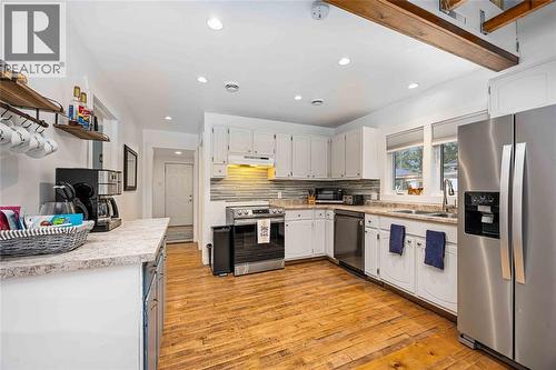 7790 Gallie Street, Plympton-Wyoming, ON - Indoor Photo Showing Kitchen With Double Sink