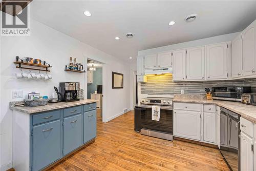 7790 Gallie Street, Plympton-Wyoming, ON - Indoor Photo Showing Kitchen
