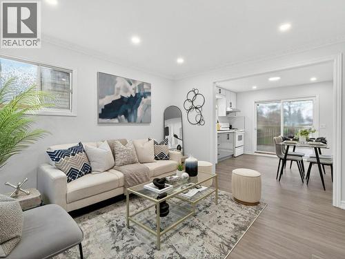 1815 Westminster Boulevard, Windsor, ON - Indoor Photo Showing Living Room