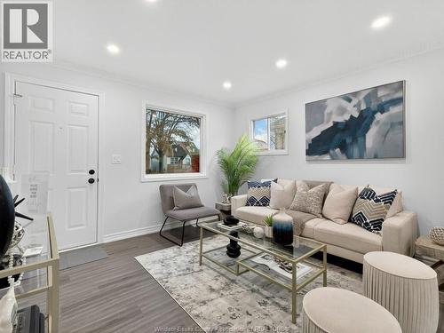 1815 Westminster Boulevard, Windsor, ON - Indoor Photo Showing Living Room