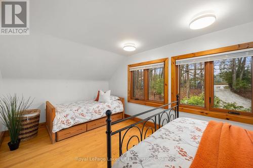 1073 Grass Lake Road, Dysart Et Al (Dysart), ON - Indoor Photo Showing Bedroom