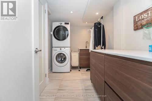 34 Blueberry Run Trail, King, ON - Indoor Photo Showing Laundry Room