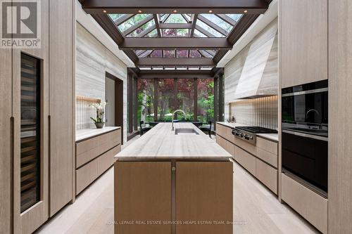 25 North Drive, Toronto, ON - Indoor Photo Showing Kitchen