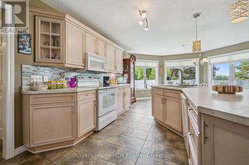 2 Murray Way, Minto, ON - Indoor Photo Showing Kitchen