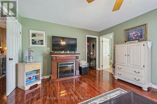 2 Murray Way, Minto, ON - Indoor Photo Showing Living Room With Fireplace