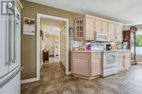 2 Murray Way, Minto, ON - Indoor Photo Showing Kitchen