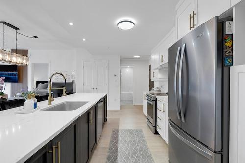 Cuisine - 203-4060 Boul. Des Sources, Dollard-Des-Ormeaux, QC - Indoor Photo Showing Kitchen With Upgraded Kitchen