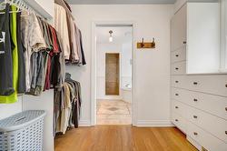 Walk-in closet - 