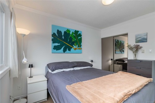 410-1433 Faircliff Lane, Victoria, BC - Indoor Photo Showing Bedroom