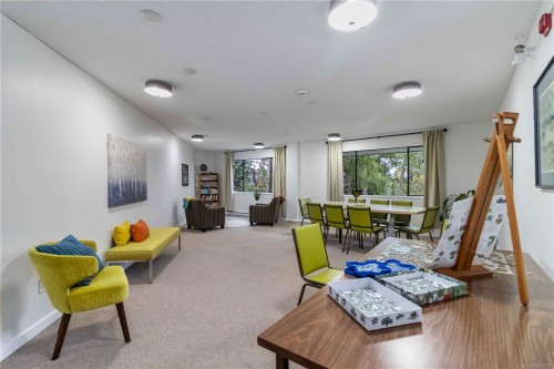 410-1433 Faircliff Lane, Victoria, BC - Indoor