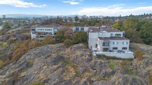 410-1433 Faircliff Lane, Victoria, BC - Outdoor With View
