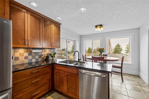 5670 Malibu Terr, Nanaimo, BC 