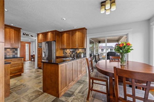 5670 Malibu Terr, Nanaimo, BC 